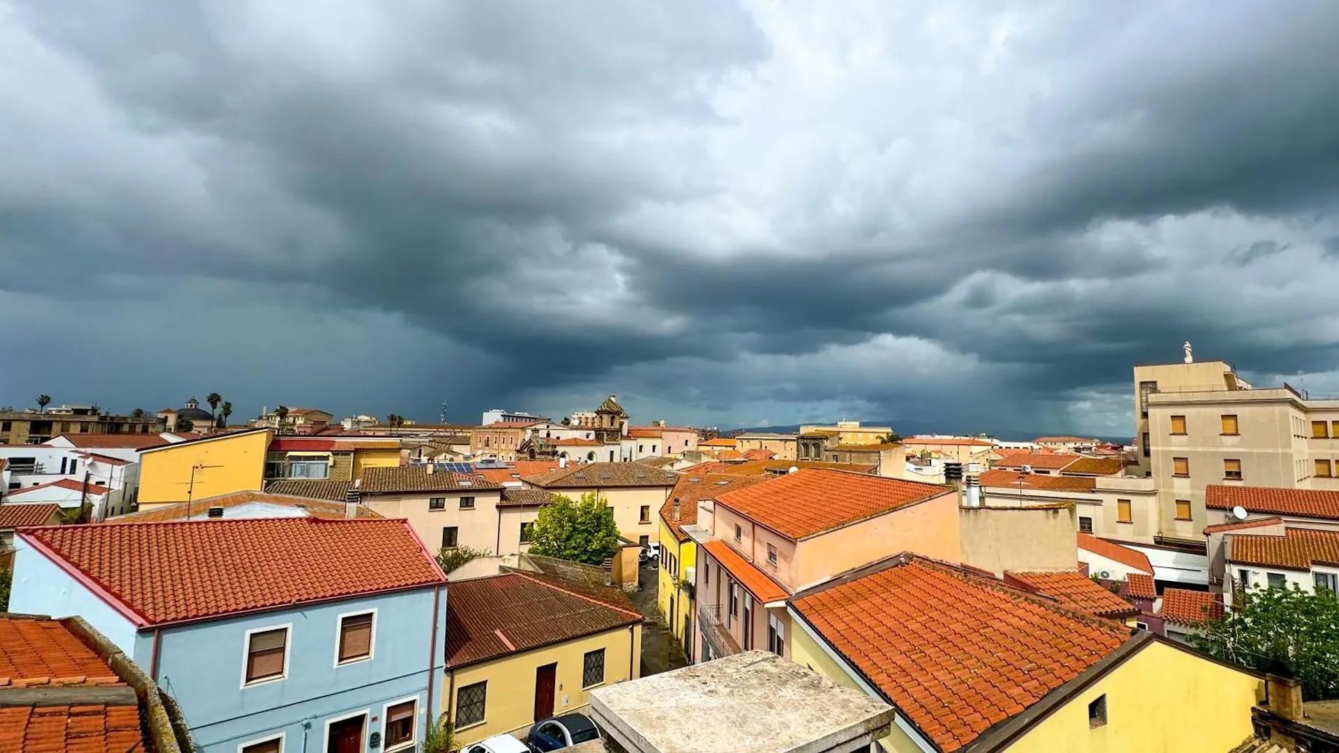 Sardinianworld-Sopra I Tetti Della Citta Appartement Oristano